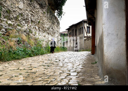 Frau in Safranbolu, Türkei Straßen Stockfoto