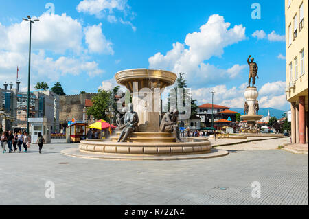 Olympias Denkmal Brunnen und Philipp II. von Mazedonien Statue, Skopje, Mazedonien Stockfoto