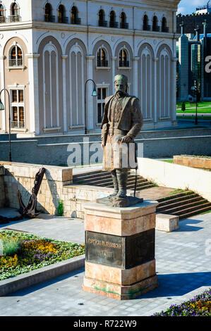 Nationalhelden Georgi Pulevski Statue vor der VMRO oder Museum der mazedonischen Kampf um Souveränität und Unabhängigkeit oder Museum der Victi Stockfoto