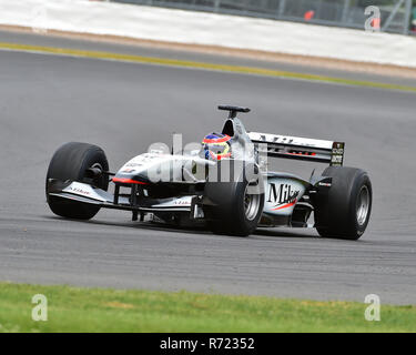 Zak Brown, McLaren MP4-16 ein, Legenden der modernen Formel 1, klassische Formel 1, Silverstone Classic 2016, 60er Jahre Autos, Chris McEvoy, Cjm - Fotografie, Cl Stockfoto