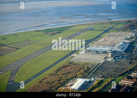 Eine Luftaufnahme von Liverpool John Lennon Airport, North West England, Großbritannien Stockfoto