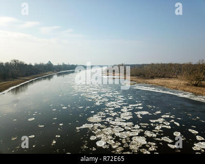 Eis driften, Eisgang auf der Elbe, Eisschollen Stockfoto