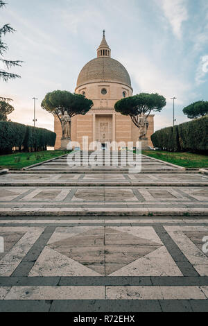 Die Basilika dei Santi Pietro e Paolo, EUR, in Rom, Italien Stockfoto