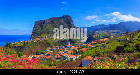 Panorama der Insel Madeira, Santana und Lombo Galeo Region aus der Luft im Sommer, Portugal Stockfoto