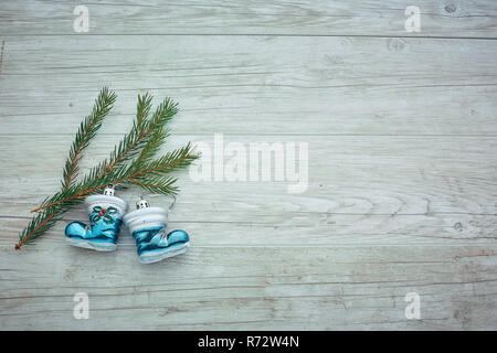 Filiale Weihnachtsbaum auf einem farbigen Hintergrund, ein Platz für Text Stockfoto