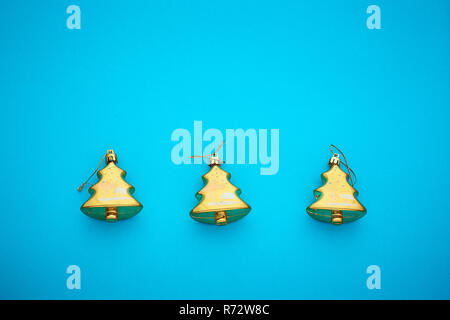 Filiale Weihnachtsbaum auf einem farbigen Hintergrund, ein Platz für Text Stockfoto