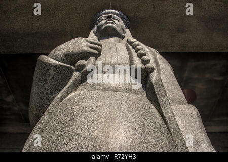 LOVCEN, Montenegro - caryatid am Eingang zum mausoleum von Petar II Petrovic Njegos Montenegro (1813-1851), Philosoph, Dichter und Herrscher Stockfoto