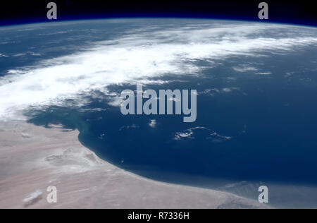 Mutter Erde Blick aus dem Weltall, Computer Graphics. In der Nähe von Raum über dem Boden Stockfoto