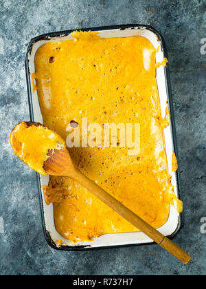 Rustikale hausgemachte goldene Honigwabe Toffee Stockfoto