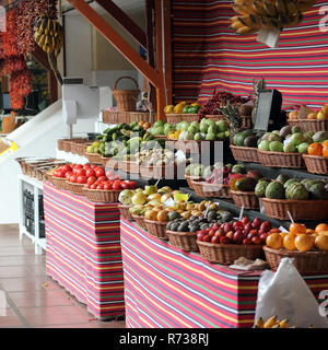 Obst auf dem Bauernmarkt in Funchal Abschaltdruck Stockfoto