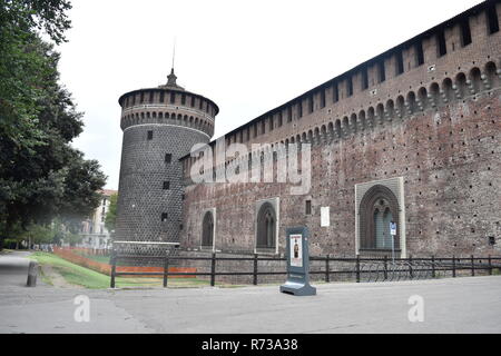 Mauern und Turm von Schloss Sforza (Castello Sforzesco) Stockfoto