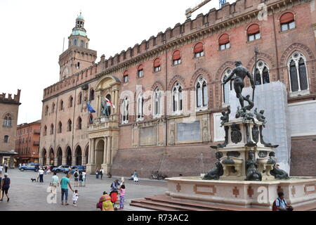 Piazza Bologna mit dem Neptun-Brunnen Stockfoto