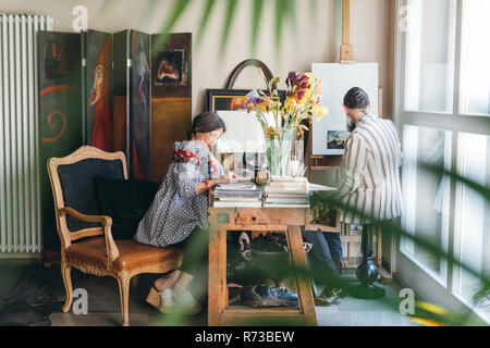 Paar arbeiten in Ihrem Studio Stockfoto