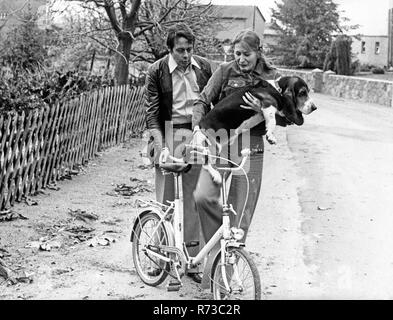 Fictitious character und Sängerin Helga Feddersen und Moderator Lothar Dombrowski in Hamburg, Deutschland 1979. Stockfoto