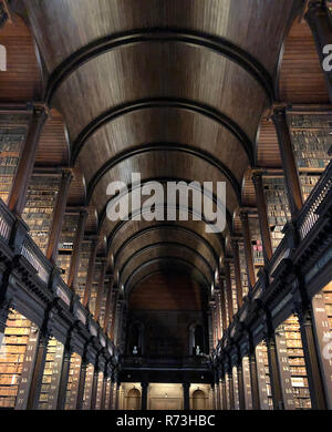 Lange Inneneinrichtung des Trinity College Dublin Republik von Irland Stockfoto