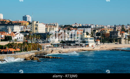 Estoril, Portugal - Dez 6, 2018: Hohe perspektivische Ansicht von Estoril Küste in der Nähe von Lissabon in Portugal Stockfoto