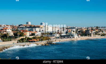 Estoril, Portugal - Dez 6, 2018: Hohe perspektivische Ansicht von Estoril Küste in der Nähe von Lissabon in Portugal Stockfoto