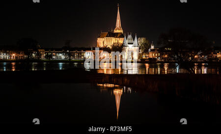 Nacht Bilder von der historischen Stadt von Kampen, Overijssel, Niederlande bei Nacht Stockfoto