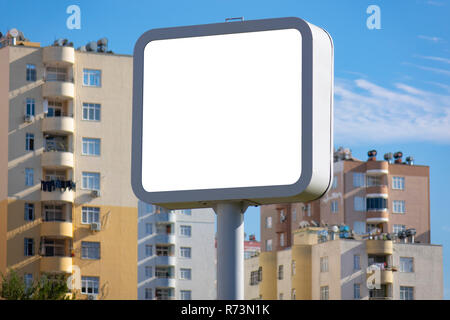 Platz Plakatwand in der Stadt, leere Vorlage. Kleiner als Bulletin Board, größer als Poster. High Impact Außenwerbung. Stockfoto