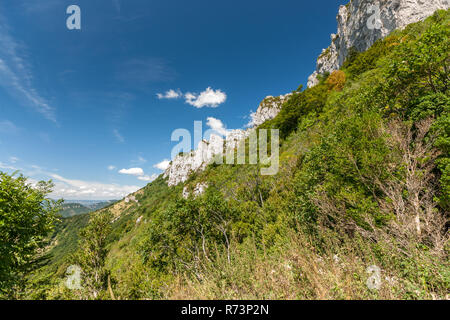 Die Vercors ist zwischen Grenoble und Sterben und bildet den Fuß der Alpen aus dem Rhône-Tal im Westen. Typisch sind die Kalk Felsen, towe Stockfoto