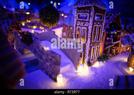 Lebkuchen Stadt, Pepperkaker Bien Bergen, Weihnachten Atmosphäre über der Stadt aus Lebkuchen. Skandinavische Weihnachten Stockfoto