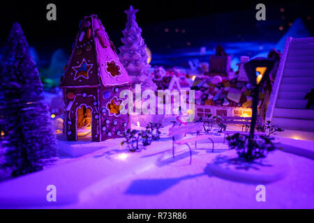 Lebkuchen Stadt, Pepperkaker Bien Bergen, Weihnachten Atmosphäre über der Stadt aus Lebkuchen. Skandinavische Weihnachten Stockfoto