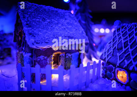 Lebkuchen Stadt, Pepperkaker Bien Bergen, Weihnachten Atmosphäre über der Stadt aus Lebkuchen. Skandinavische Weihnachten Stockfoto