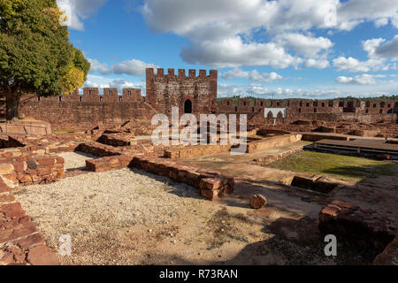 Das maurische Schloss Komplex, Silves, Algarve, Portugal Stockfoto