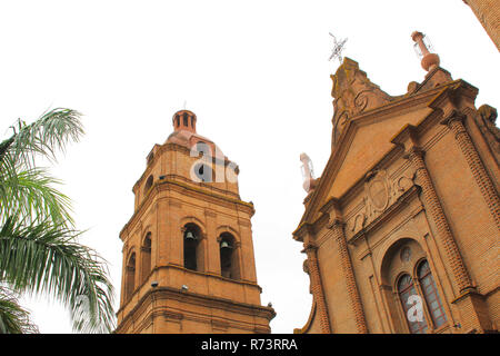 Der Kathedrale San Lorenzo in Santa Cruz de la Sierra, Bolivien. im Sommer. Stockfoto