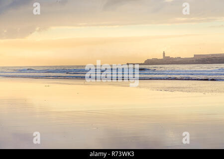 Schöne Atmosphäre am frühen Abend an Tagharte Beach in der Nähe von Essaouira, Marokko Stockfoto