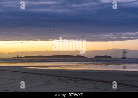 Schöne Atmosphäre am frühen Abend an Tagharte Beach in der Nähe von Essaouira, Marokko Stockfoto