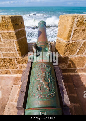 Kanone auf die Mauern der portugiesischen Festung in Essaouira, Marokko Stockfoto