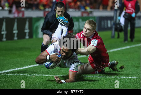 Ulster Henry Speight Noten ihren zweiten Versuch bei Heineken Champions Cup, Pool vier im Parc y, Llanelli Scarlets. Stockfoto