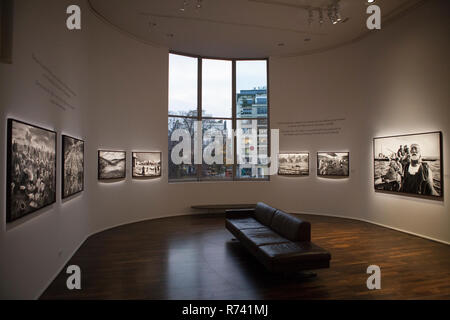 Das Museum präsentiert man vergeblich sucht", eine Fotoausstellung von Sebastião Salgado, bis 31/06/2019. 30 große Formate, die Menschenrechte zu feiern. Stockfoto