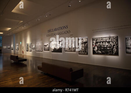 Das Museum präsentiert man vergeblich sucht", eine Fotoausstellung von Sebastião Salgado, bis 31/06/2019. 30 große Formate, die Menschenrechte zu feiern. Stockfoto