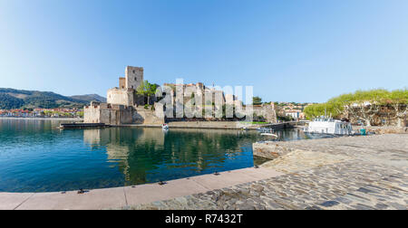 Frankreich, Pyrenees Orientales, Cote Vermeille, Collioure, das Königliche Schloss // Frankreich, Pyrénées-Orientales (66), Côte Vermeille, Collioure, le Château ro Stockfoto