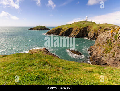 Der Leuchtturm am Strumble Head in Pembrokeshire, Wales. Stockfoto