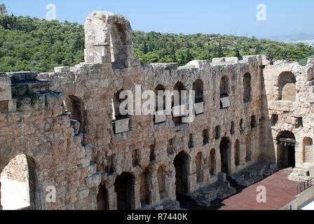 Das Odeon des Herodes Atticus ist ein stein Theater Struktur an der südwestlichen Hang der Akropolis von Athen, Griechenland Stockfoto