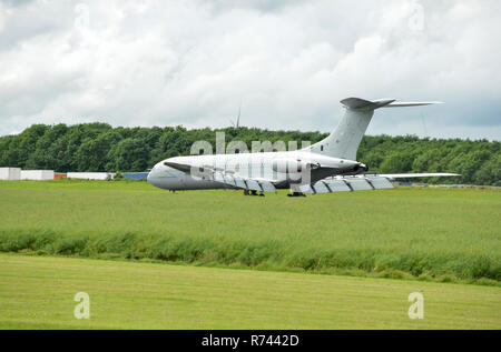 RAF Vickers VC-10 Long Range mit schmalem Jets ihren Landeanflug und Landung in Bruntingthorpe, gebrochen zu werden. Stockfoto