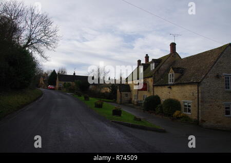 Untere Oddington. Der Macmillan. Weitwanderweg. Gloucestershire. Cotswolds. England. Großbritannien Stockfoto