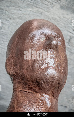 Another Time XVIII Art Installation von Sir Antony Gormley at Sunny Sands, Folkestone, Kent CT19 6RB: Phillip Roberts Stockfoto