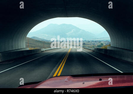 Während der Fahrt durch den Tunnel, Silverthorne, Colorado, USA Stockfoto