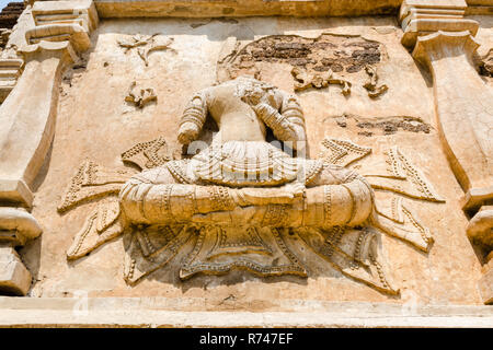 Stuck Reliefs auf der Fassade des Maha Chedi, Wat Chet Yot, Chiang Mai, Thailand Stockfoto