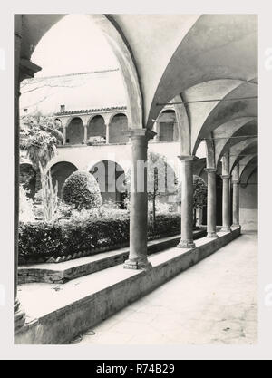 Umbrien Perugia Bovara S. Pietro di Bovara, dies ist mein Italien, die italienische Land der visuellen Geschichte, mittelalterliche Architektur, Romanik des 12. Jahrhunderts. Campanile hinzugefügt, um 1582. Fassade mit Rose und bifora Windows, dekorative Friese wiederhergestellt und Aufschrift. Innenraum ist mit einem Tonnengewölbe trifora Fenster hölzernes Kruzifix aus dem 12. Jahrhundert Skulptur und geschnitzten Chorgestühl stoups. Nach der mittelalterlichen Architektur, Renaissance Kreuzgang mit einer zweistöckigen Loggia moderne Pfarrhaus Fresco Stockfoto