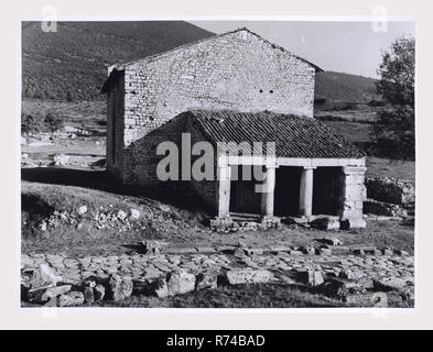 Umbrien Terni Carsulae Reste der antiken Stadt, das ist mein Italien, die italienische Land des Visual History, Antiquitäten Architektur, architektonische Fragmente der römischen Gemeinde der VI Augustean Bezirk zum Stamm der Crustumina Es war die zentrale Kreuzung der Via Flaminia im Vertrag von Narnia zu Vicus und Martis S. Maria in Pantano zugeschrieben. Erste habitated Kern entstand nach Öffnung der konsularischen Straße und wurde vergrößert und an Bedeutung, während das Imperium gewonnen, als in den Denkmälern angegeben ist. Ihre Plazierung offenbart eine organische und einheitlichen städtischen Plan. Stockfoto