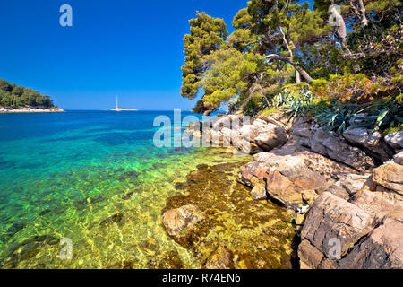 Idyllische Türkis Stein Strand in Cavtat Stockfoto