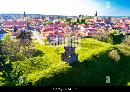 Stadt Koprivnica Wahrzeichen und Gräben Luftaufnahme Stockfoto