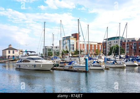 Boote im Humber Dock Marina, Kingston upon Hull, East Riding von Yorkshire, England, Großbritannien günstig Stockfoto