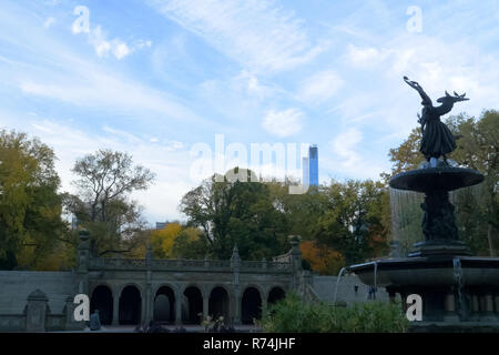 Zu Fuß durch die Straßen von New York, Manhattan. Das Leben von New York am Nachmittag. Straßen und städtischen Gebäude. Stockfoto