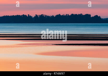 Columbia River bei Sonnenuntergang, Rooster Rock State Park, Oktober, ODER, USA, von Dominique Braud/Dembinsky Foto Assoc Stockfoto